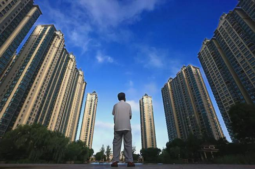 刘鹤：房地产业是中国支柱产业 个别企业面临重大风险