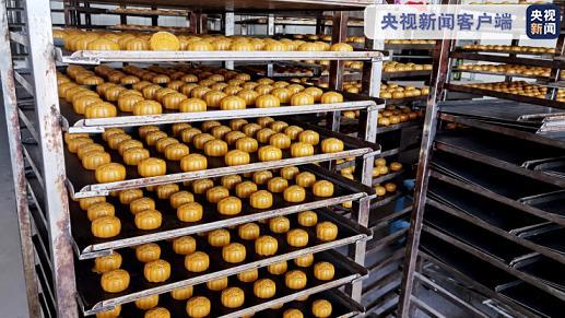 警惕低价月饼！上海警方查获18万个假冒品牌月饼 