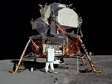 NASA公布280亿美元登月计划 将美国首位女性宇航员送上月球