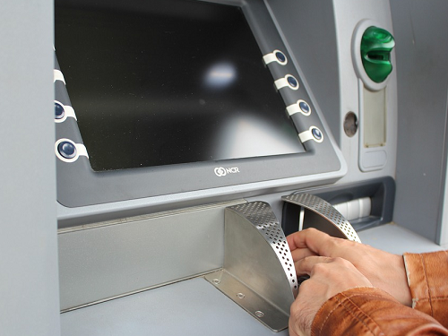 银行ATM机减少